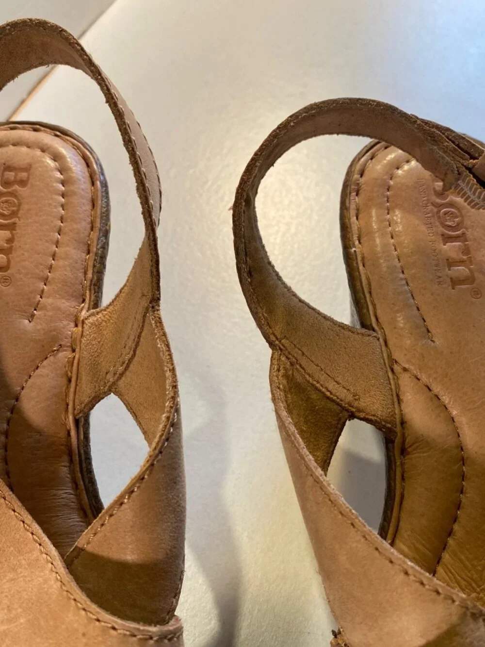 Born - Sz 7M - Ashley Wedge F01706 Sandals